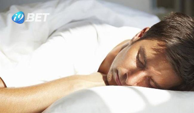 Ngủ mơ thấy người chết và những con số thay đổi cuộc đời 5 mo thay vo chet